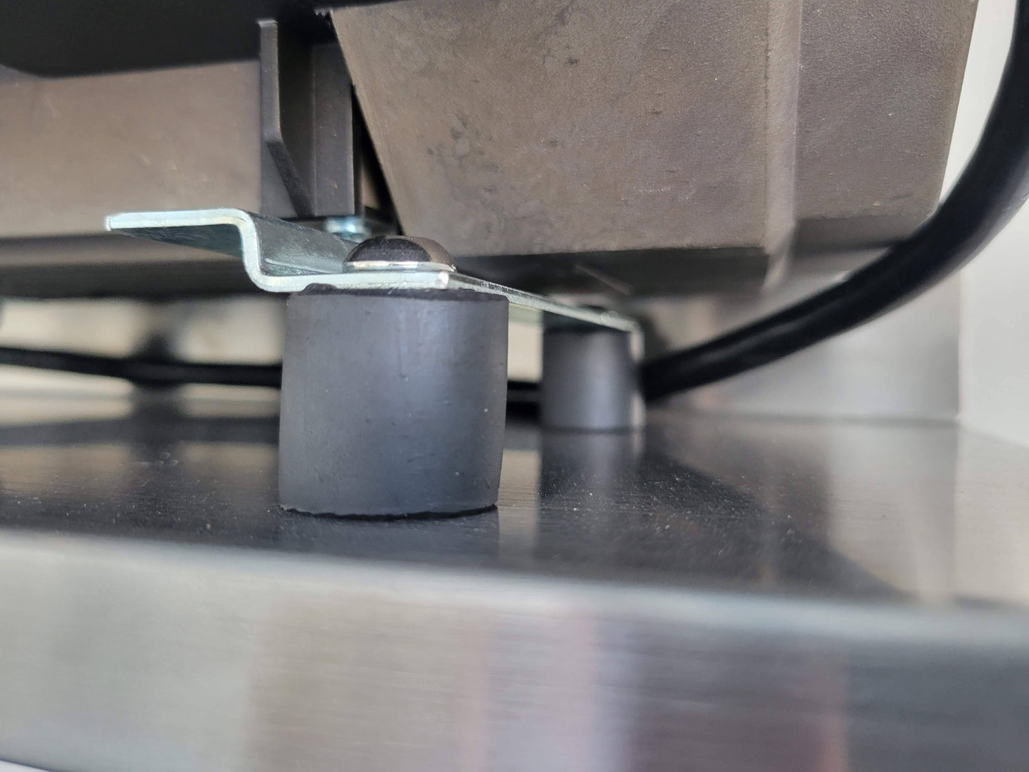AR630-TSS Shelf Mounting Hardware Kit